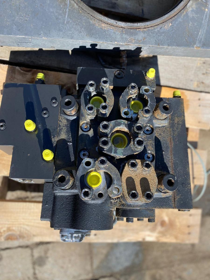 Doosan DL 500 - Hydraulic valve for Construction machinery: picture 4 Doosan DL 500 - Hydraulic valve for Construction machinery: picture 4