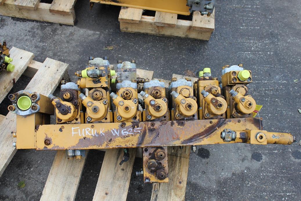 Furukawa W 625 - Hydraulic valve for Construction machinery: picture 1 Furukawa W 625 - Hydraulic valve for Construction machinery: picture 1