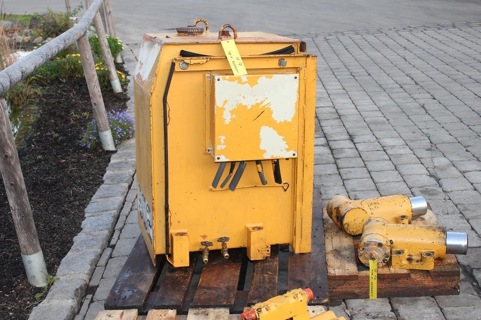 Liebherr A902 - Fuel tank for Construction machinery: picture 5 Liebherr A902 - Fuel tank for Construction machinery: picture 5