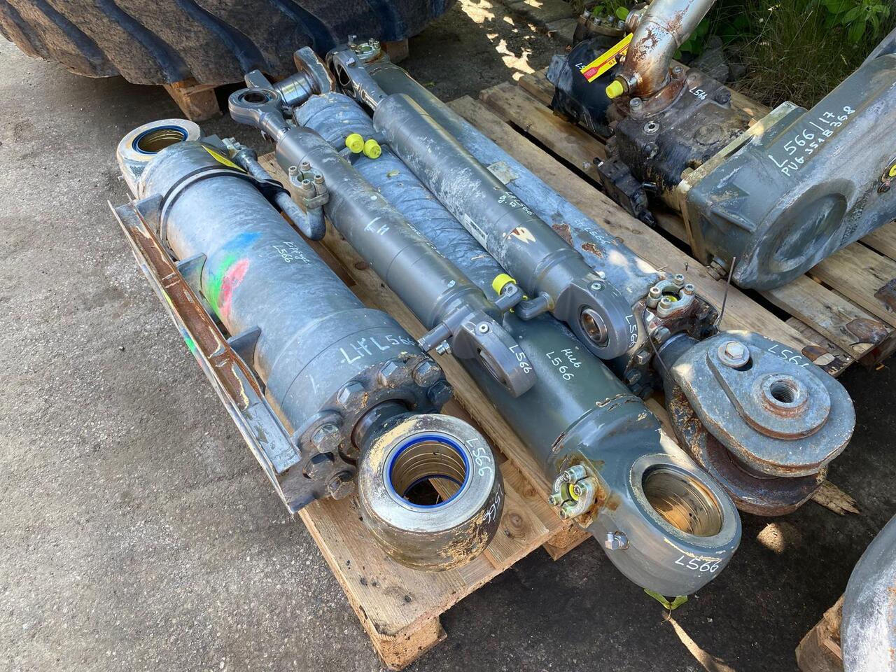 Liebherr L 566 - Hydraulic cylinder for Construction machinery: picture 5 Liebherr L 566 - Hydraulic cylinder for Construction machinery: picture 5