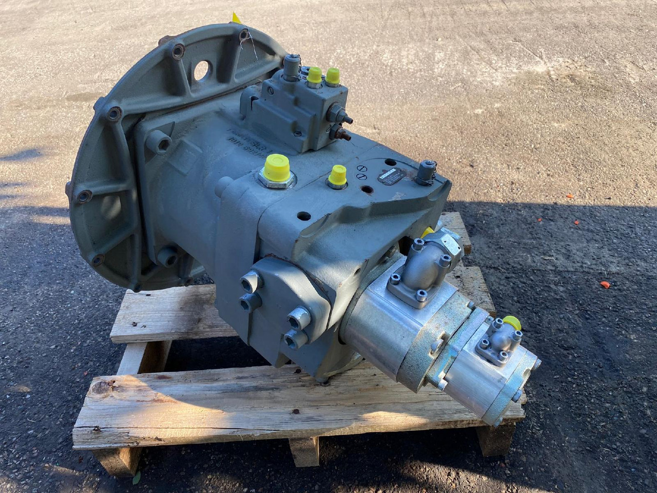 Liebherr LH 24M - Hydraulic pump for Construction machinery: picture 1 Liebherr LH 24M - Hydraulic pump for Construction machinery: picture 1