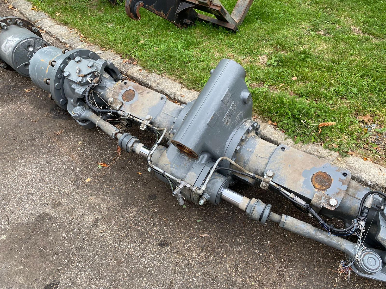 Liebherr MS 3070 MT 3070 aus LH24M LIT - Axle and parts for Construction machinery: picture 3 Liebherr MS 3070 MT 3070 aus LH24M LIT - Axle and parts for Construction machinery: picture 3