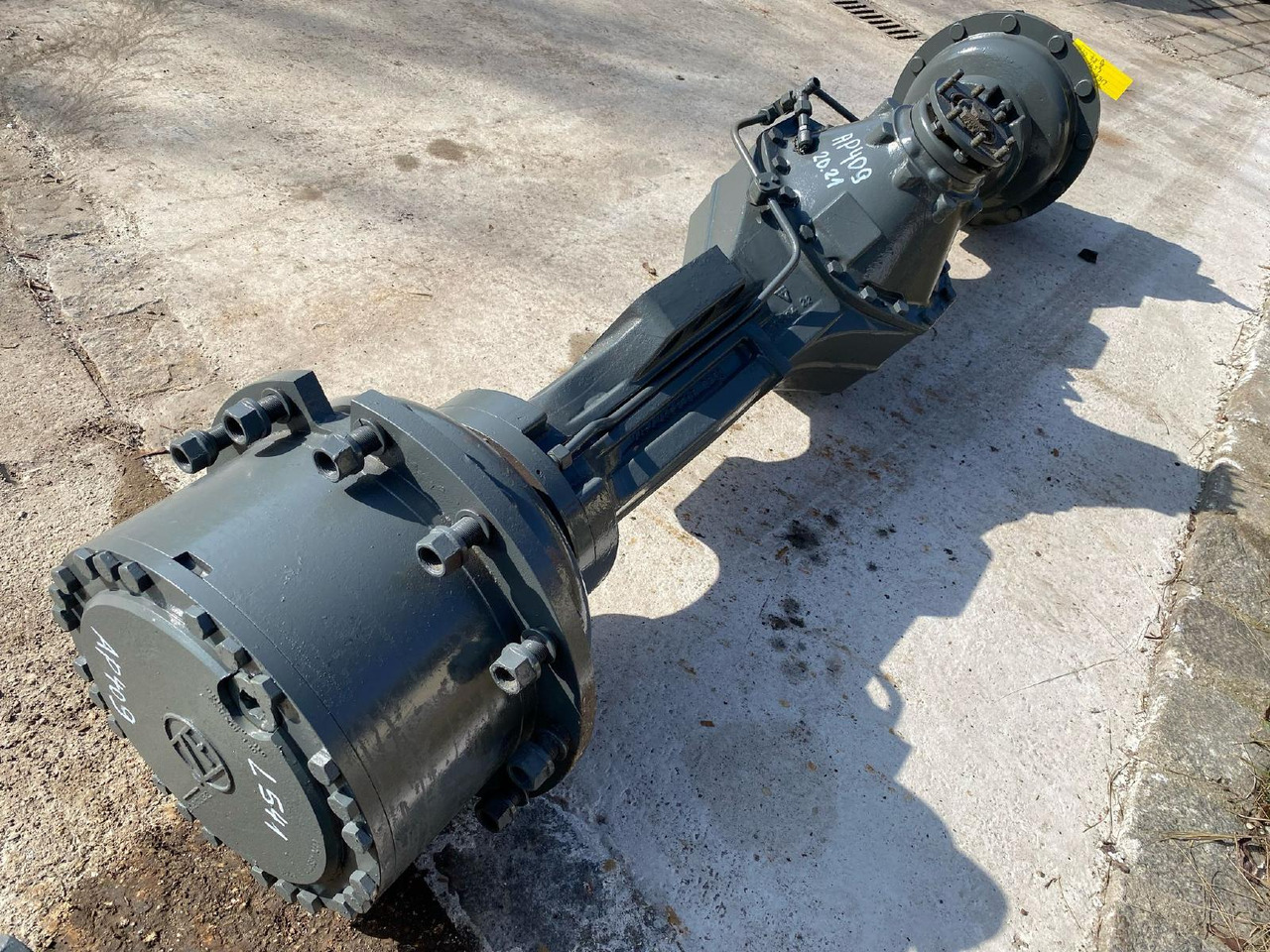 Liebherr ZF AP 409 aus L 541 - Axle and parts for Construction machinery: picture 1 Liebherr ZF AP 409 aus L 541 - Axle and parts for Construction machinery: picture 1
