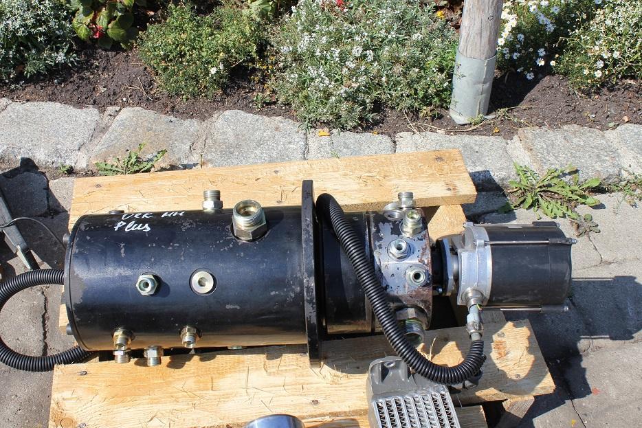 O&K MH plus / New Holland - Hydraulics for Wheel excavator: picture 1 O&K MH plus / New Holland - Hydraulics for Wheel excavator: picture 1