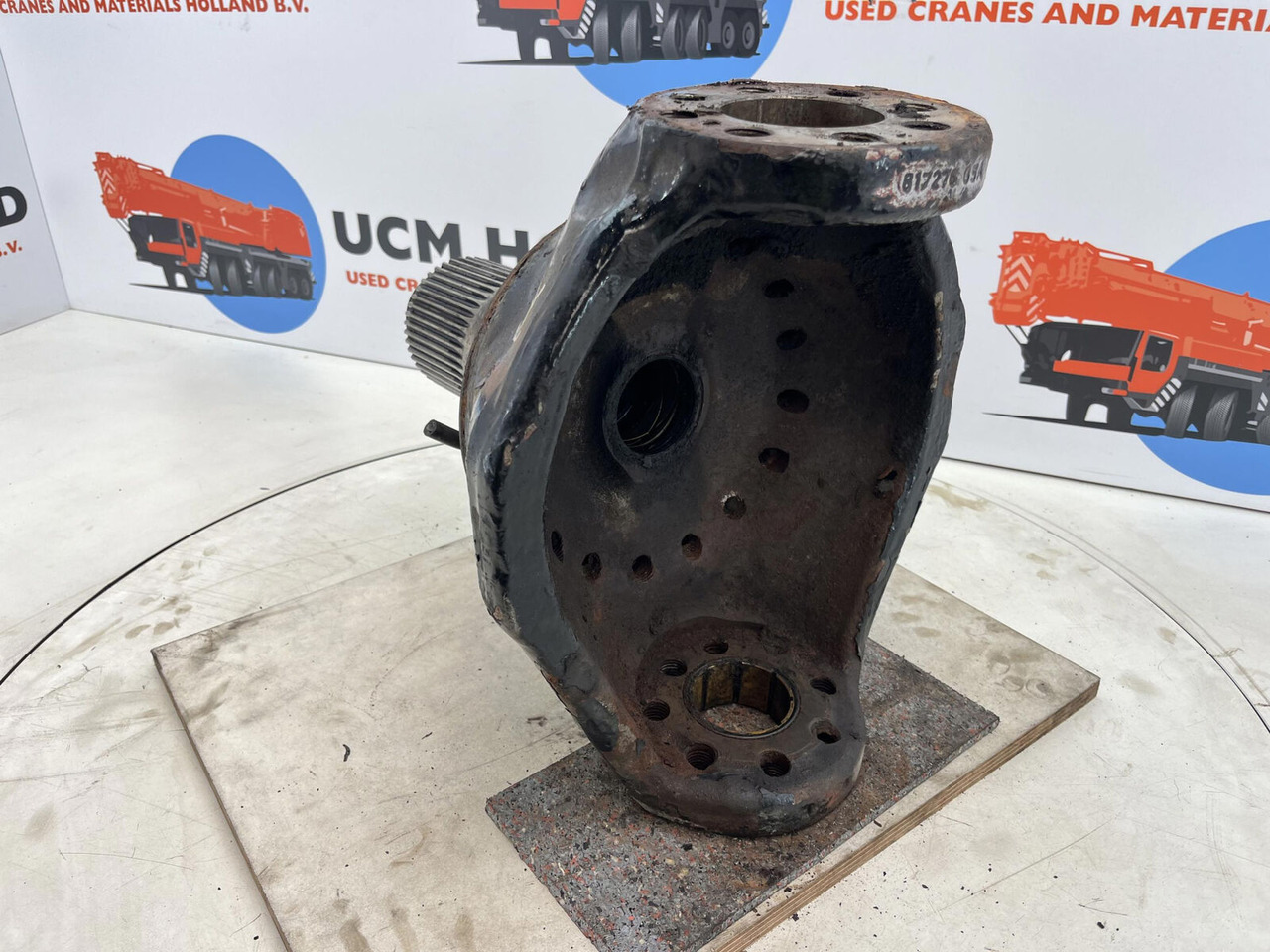 FAUN ATF 45-3 Steering knuckle 16 holes axle 3 - Steering knuckle for Mobile crane: picture 4 FAUN ATF 45-3 Steering knuckle 16 holes axle 3 - Steering knuckle for Mobile crane: picture 4