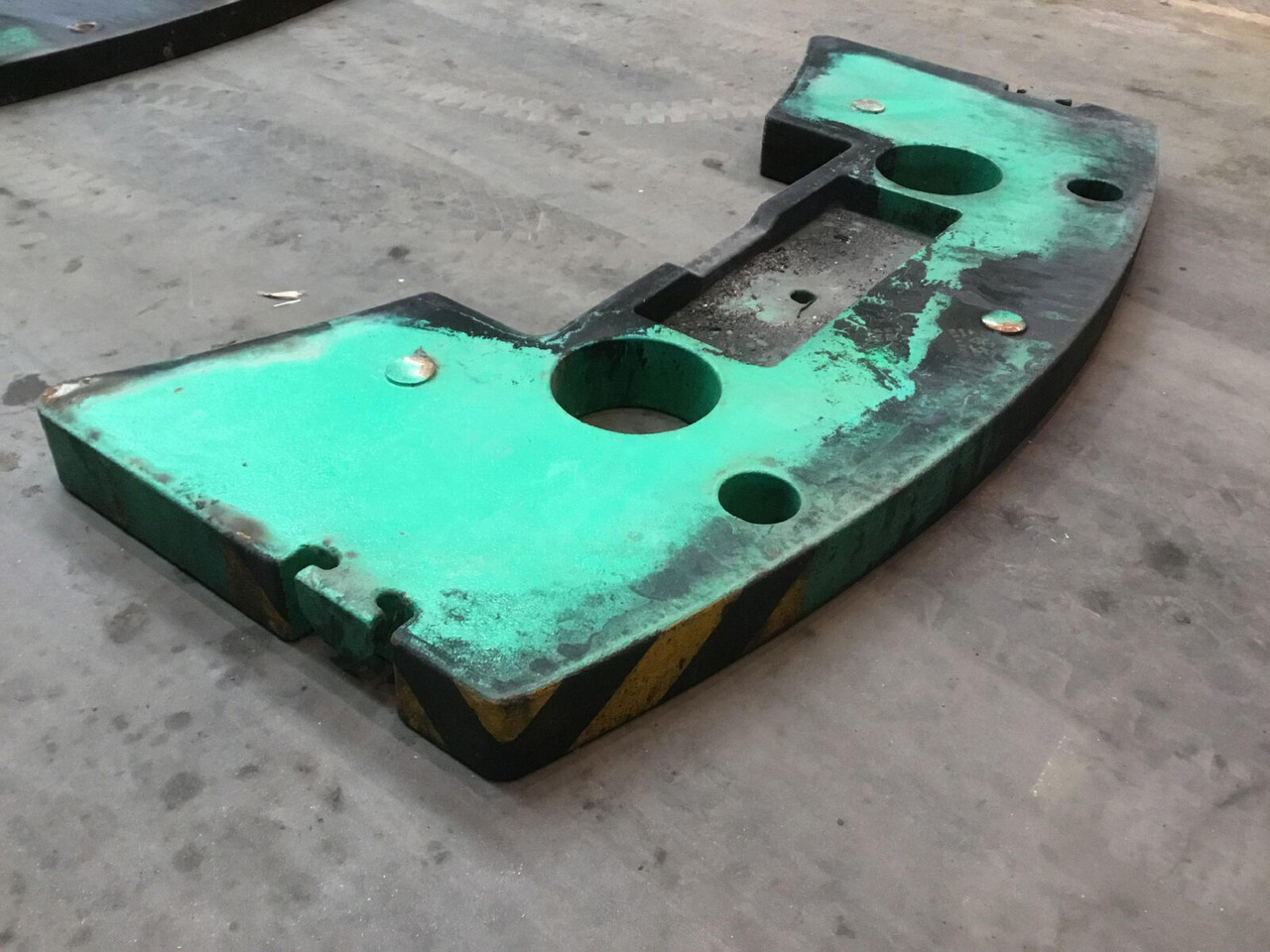 FAUN ATF 60-3 counterweight 2 ton - Counterweight for Mobile crane: picture 3 FAUN ATF 60-3 counterweight 2 ton - Counterweight for Mobile crane: picture 3