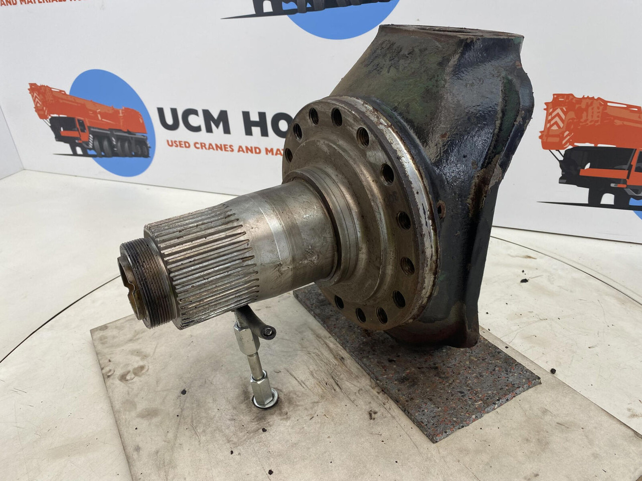 FAUN Faun ATF 30 Steering knuckle 16 holes axle 1 - Steering knuckle for Mobile crane: picture 1 FAUN Faun ATF 30 Steering knuckle 16 holes axle 1 - Steering knuckle for Mobile crane: picture 1