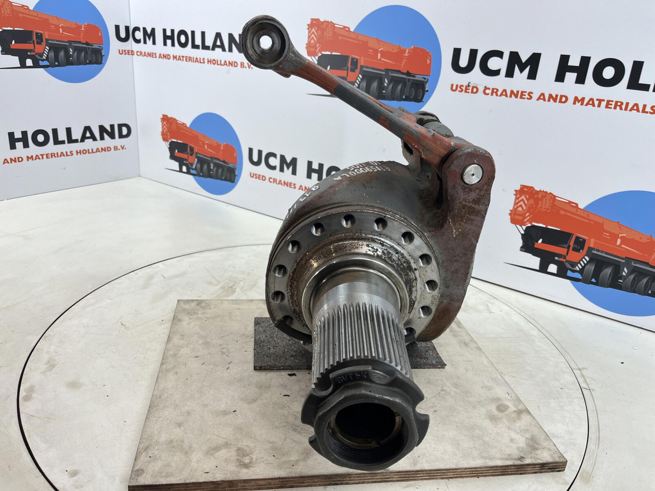 Grove GMK 3055 Steering knuckle 16 holes axle 1 right - Steering knuckle for Mobile crane: picture 2 Grove GMK 3055 Steering knuckle 16 holes axle 1 right - Steering knuckle for Mobile crane: picture 2