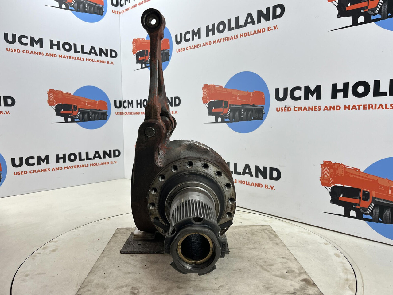 Grove GMK 3055 Steering knuckle 16 holes axle 3 right - Steering knuckle for Crane: picture 2 Grove GMK 3055 Steering knuckle 16 holes axle 3 right - Steering knuckle for Crane: picture 2