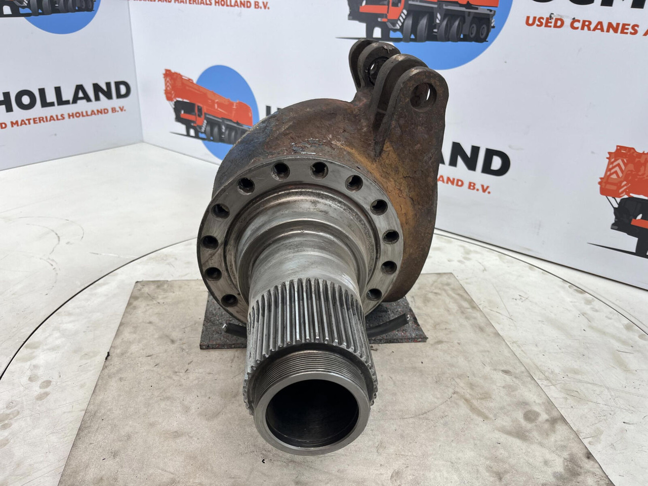 Grove GMK Megatrak steering knuckle 16 holes - Steering knuckle for Mobile crane: picture 2 Grove GMK Megatrak steering knuckle 16 holes - Steering knuckle for Mobile crane: picture 2