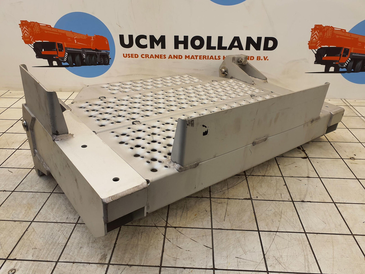 Liebherr LTM 1160-5.2 pedestal 75X806X440 - Footstep for Mobile crane: picture 3 Liebherr LTM 1160-5.2 pedestal 75X806X440 - Footstep for Mobile crane: picture 3