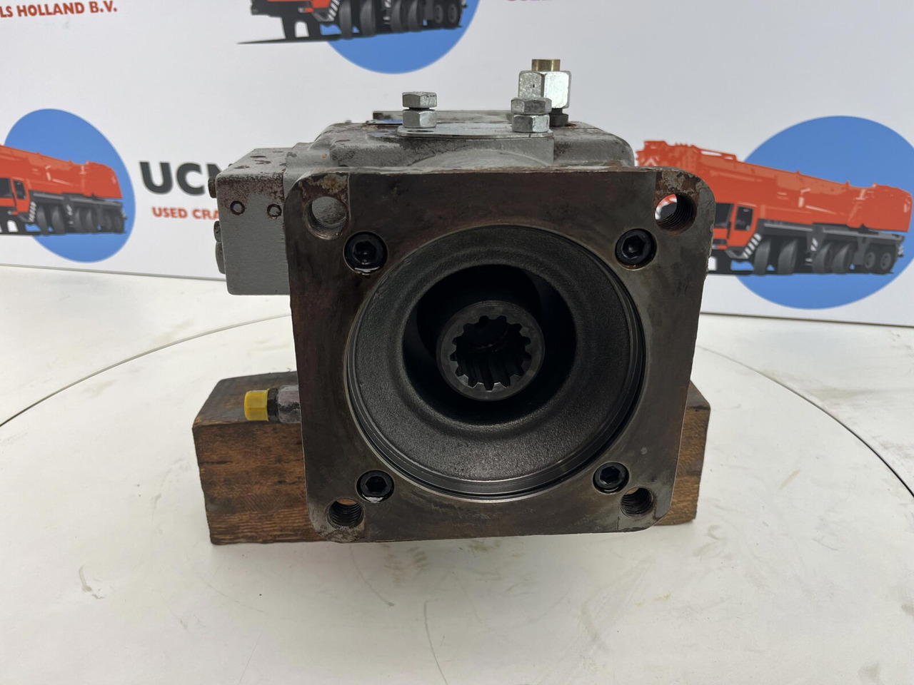 Liebherr LTM 1200/1 Variable pump A4VG90 - Hydraulic pump for Mobile crane: picture 1 Liebherr LTM 1200/1 Variable pump A4VG90 - Hydraulic pump for Mobile crane: picture 1