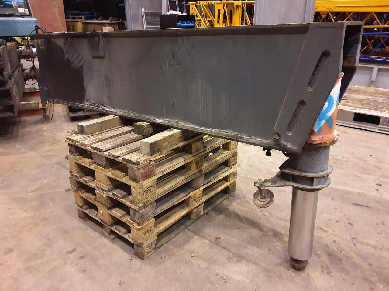 Liebherr LTM 1300 outrigger complete front R - Suspension for Mobile crane: picture 1 Liebherr LTM 1300 outrigger complete front R - Suspension for Mobile crane: picture 1
