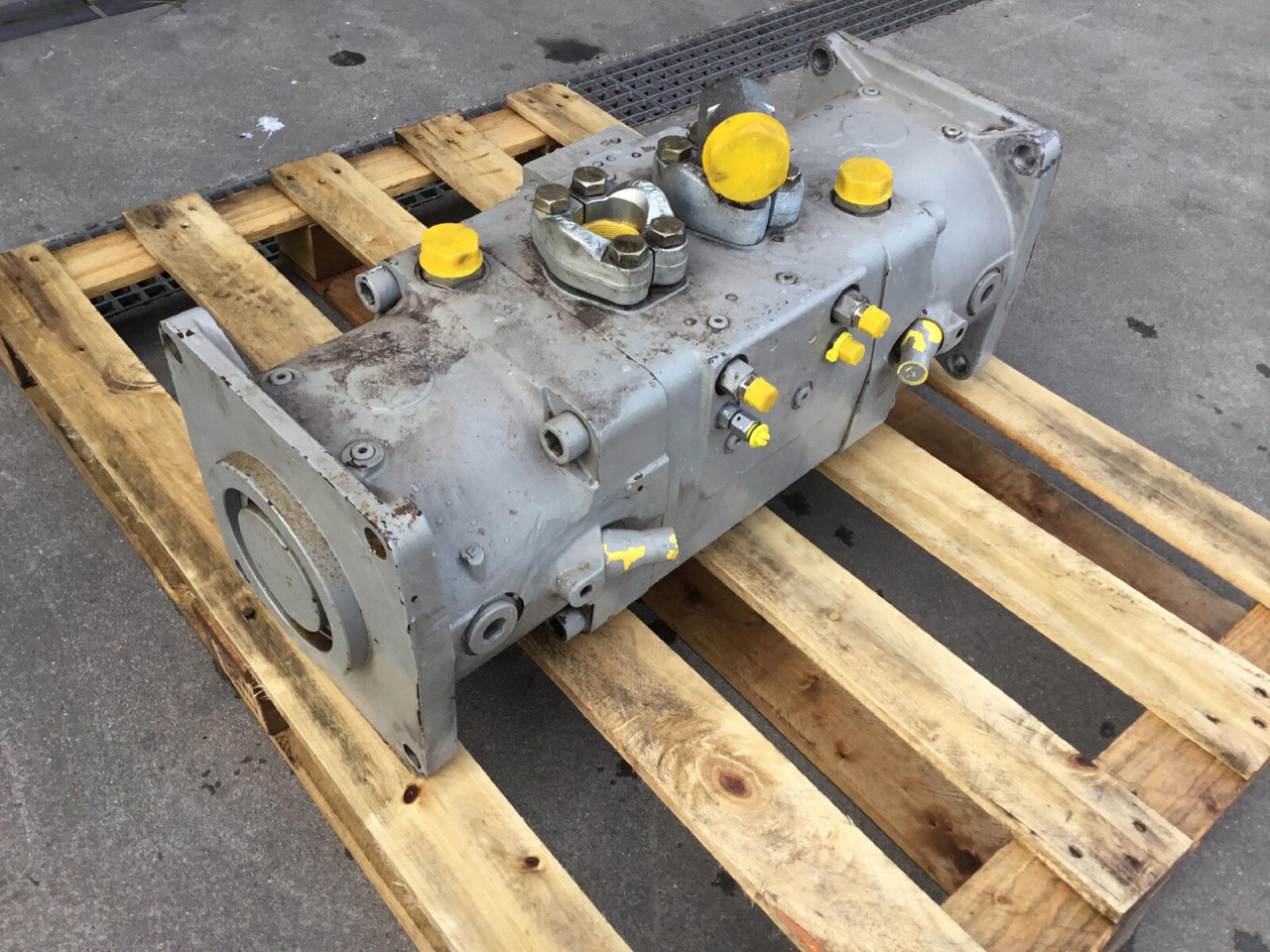 Liebherr Liebherr LTM 1400-7.1 variable pump A20 - Hydraulic pump for Mobile crane: picture 1 Liebherr Liebherr LTM 1400-7.1 variable pump A20 - Hydraulic pump for Mobile crane: picture 1