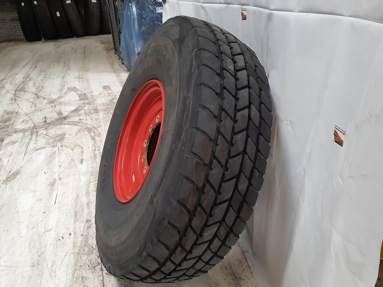 Michelin Wheel 445/95R25 10 12 1p - Wheel and tire package for Crane: picture 4 Michelin Wheel 445/95R25 10 12 1p - Wheel and tire package for Crane: picture 4