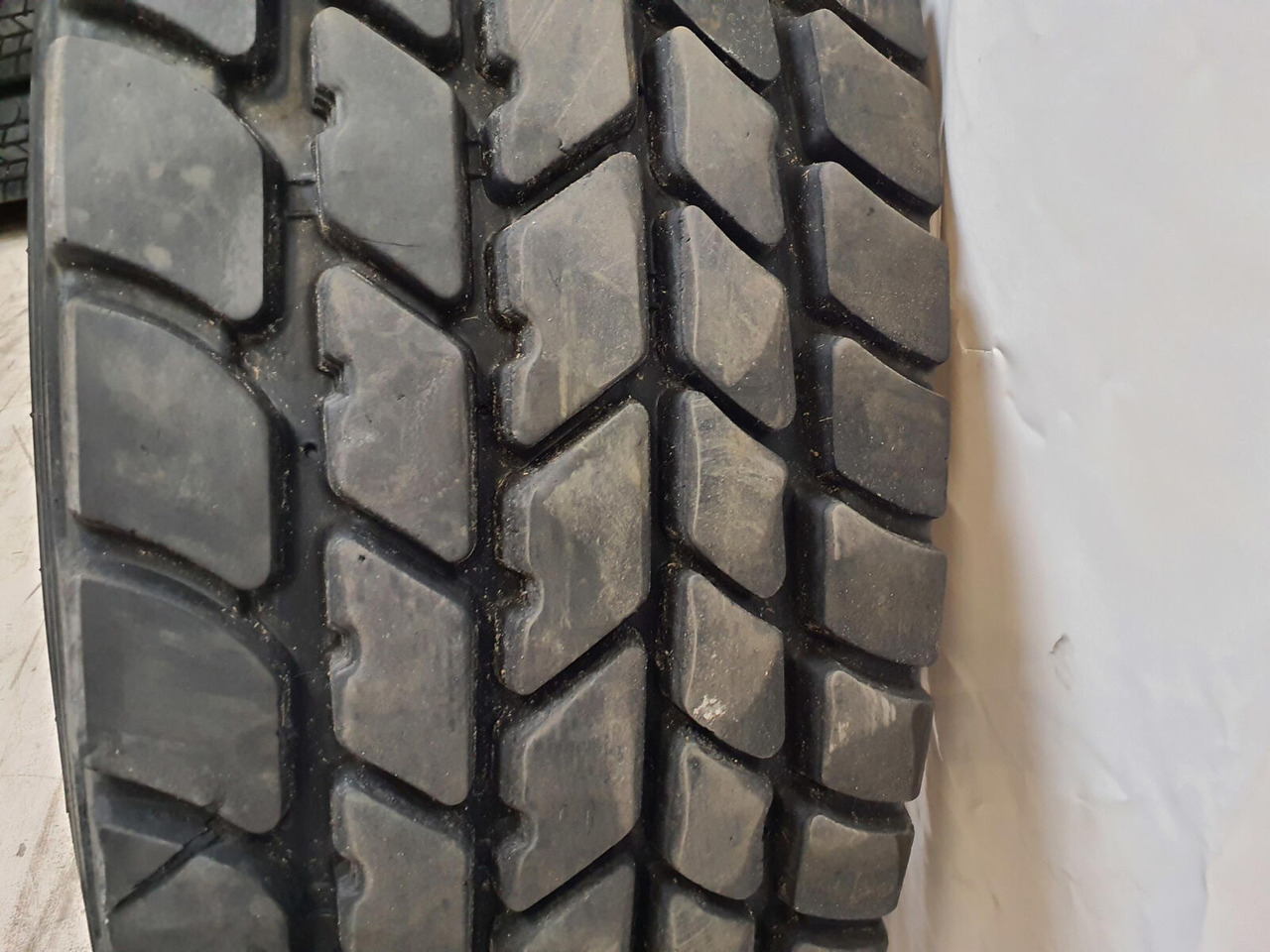 Michelin Wheel 445/95R25 10 12 1p - Wheel and tire package for Crane: picture 4 Michelin Wheel 445/95R25 10 12 1p - Wheel and tire package for Crane: picture 4