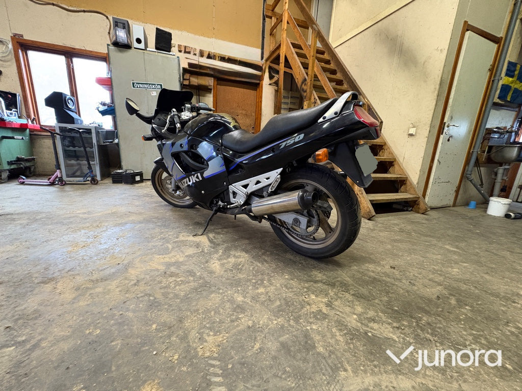 Motorcykel - Suzuki, GSX 750 F - Motorcycle: picture 3 Motorcykel - Suzuki, GSX 750 F - Motorcycle: picture 3