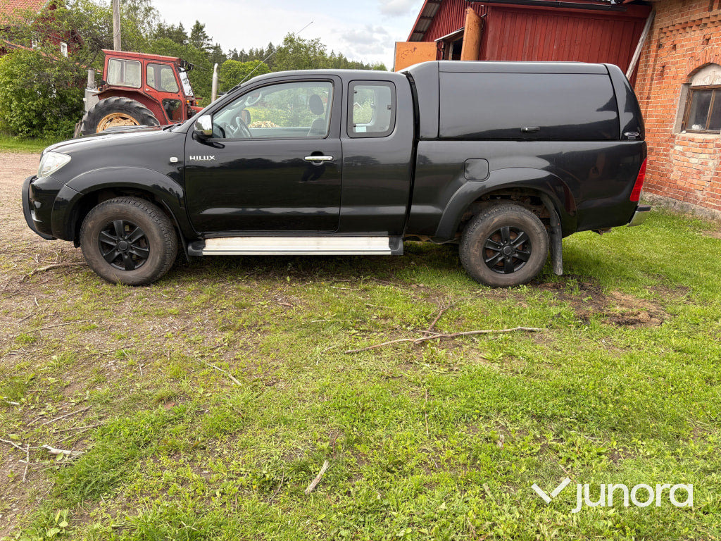 Toyota Hilux X-Cab 4wd - Pickup truck: picture 5 Toyota Hilux X-Cab 4wd - Pickup truck: picture 5