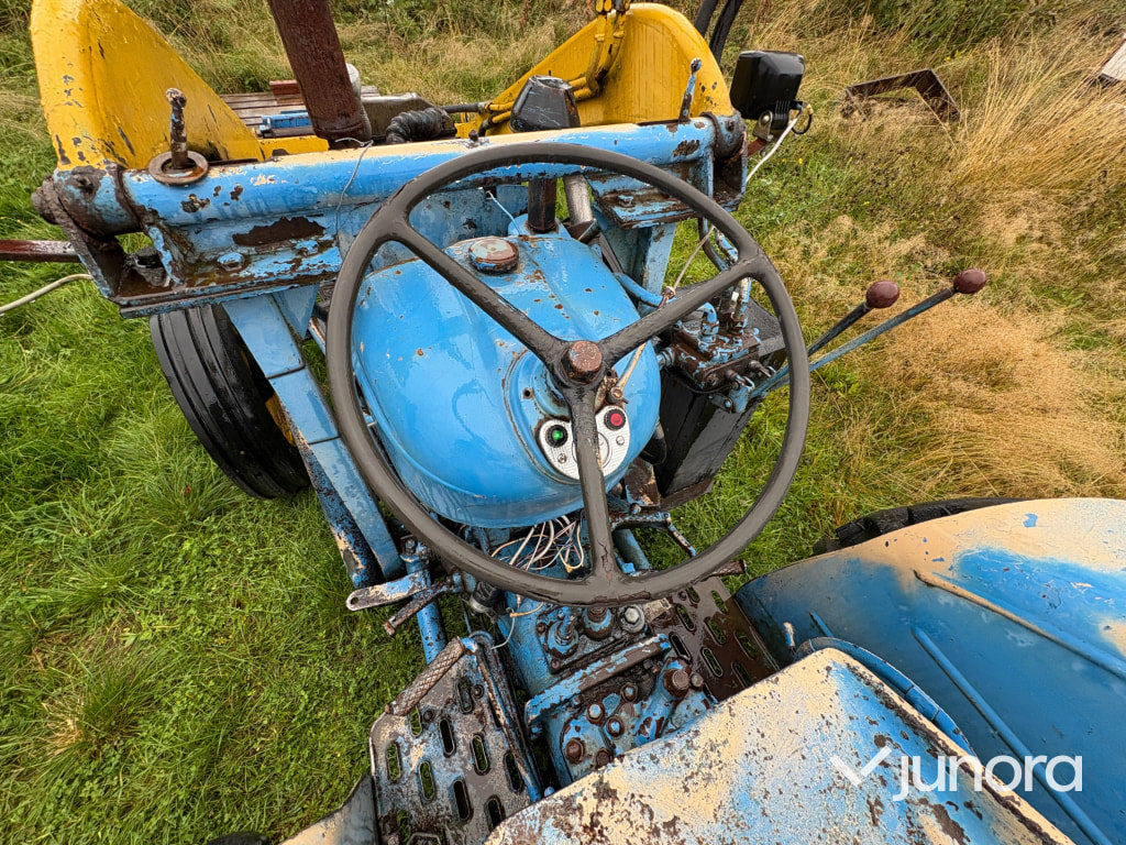 Traktor - Ford Dexta - Farm tractor: picture 2 Traktor - Ford Dexta - Farm tractor: picture 2