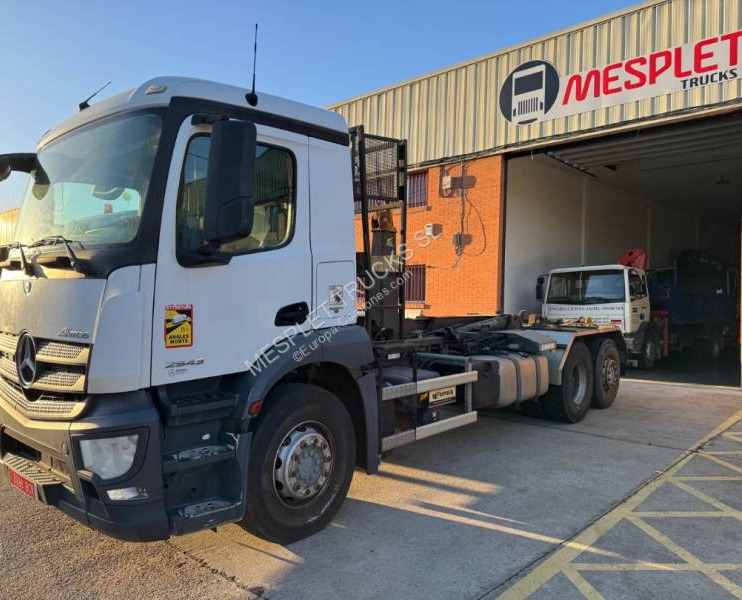 Mercedes Antos 2543 - Hook lift truck: picture 1 Mercedes Antos 2543 - Hook lift truck: picture 1