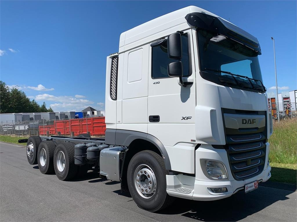 DAF XF 430 FAW 8x4*4 Tridem  - Skip loader truck: picture 1 DAF XF 430 FAW 8x4*4 Tridem  - Skip loader truck: picture 1
