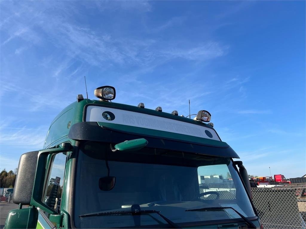 Skip loader truck Volvo FM500 8x2*6 rigid pusher-tag tridem: picture 10