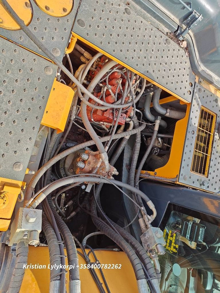 Crawler excavator Hyundai HX380L VÄHÄN AJETTU: picture 20