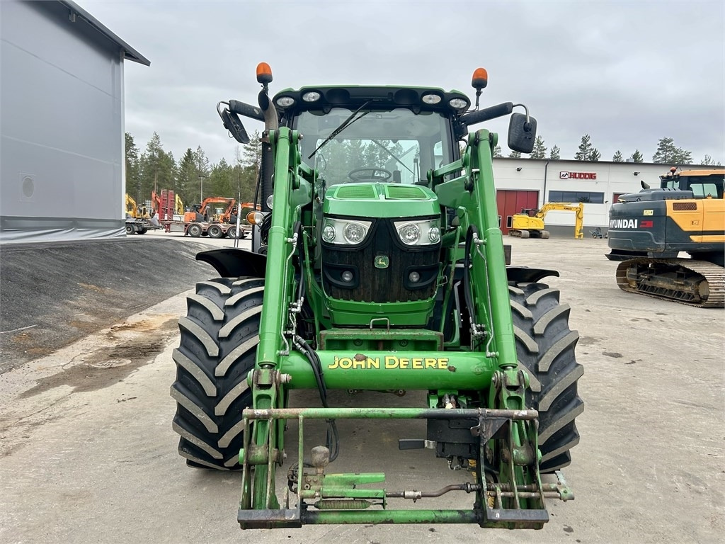 John Deere 6125 R AUTOPOWER ETUKUORMAAJALLA - Farm tractor: picture 3 John Deere 6125 R AUTOPOWER ETUKUORMAAJALLA - Farm tractor: picture 3
