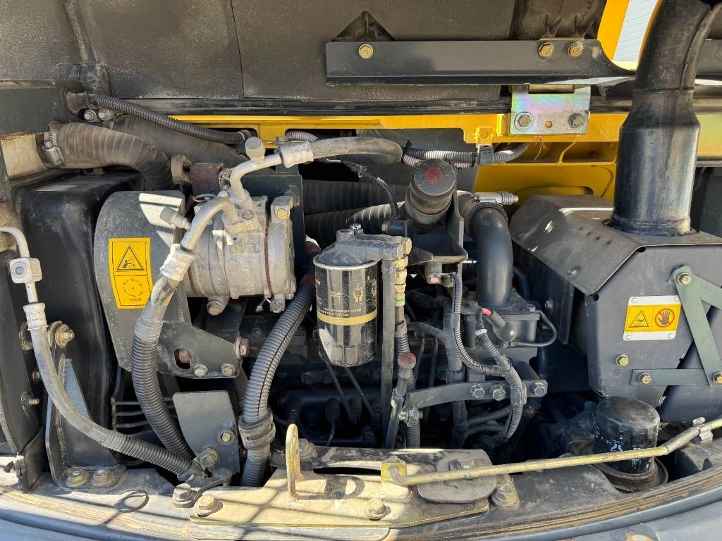 Mini excavator Komatsu PC88MR-8 PYÖRITTÄJÄLLÄ: picture 7