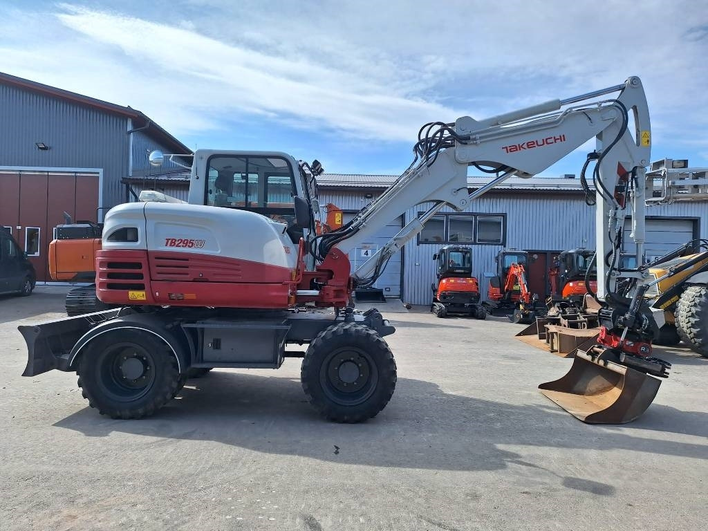 Takeuchi MYYTY! SOLD! TB295W PYÖRITTÄJÄLLÄ - Wheel excavator: picture 5 Takeuchi MYYTY! SOLD! TB295W PYÖRITTÄJÄLLÄ - Wheel excavator: picture 5