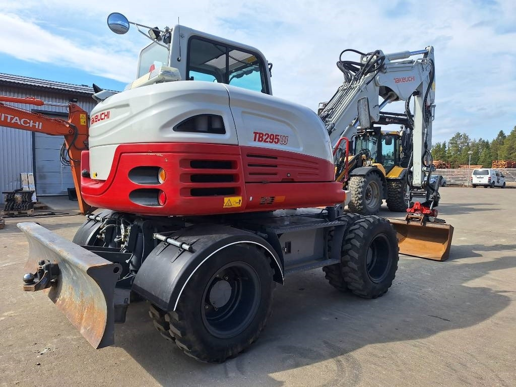 Takeuchi MYYTY! SOLD! TB295W PYÖRITTÄJÄLLÄ - Wheel excavator: picture 4 Takeuchi MYYTY! SOLD! TB295W PYÖRITTÄJÄLLÄ - Wheel excavator: picture 4