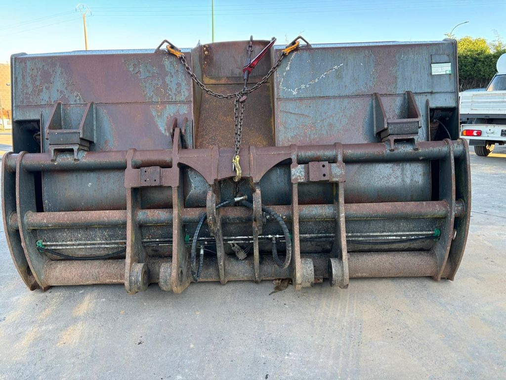 Liebherr L574 - L580. Kippschaufel 5m3. - Loader bucket for Construction machinery: picture 2 Liebherr L574 - L580. Kippschaufel 5m3. - Loader bucket for Construction machinery: picture 2