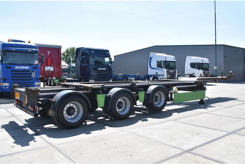 Renders ROC 16.30 - X-STEERING - LIFT AXLE - BPW AXLES - DISC BRAKES - EXTENDABLE - - Container transporter/ Swap body semi-trailer: picture 2 Renders ROC 16.30 - X-STEERING - LIFT AXLE - BPW AXLES - DISC BRAKES - EXTENDABLE - - Container transporter/ Swap body semi-trailer: picture 2