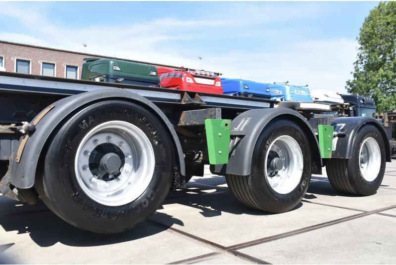 Renders ROC 16.30 - X-STEERING - LIFT AXLE - BPW AXLES - DISC BRAKES - EXTENDABLE - - Container transporter/ Swap body semi-trailer: picture 3 Renders ROC 16.30 - X-STEERING - LIFT AXLE - BPW AXLES - DISC BRAKES - EXTENDABLE - - Container transporter/ Swap body semi-trailer: picture 3