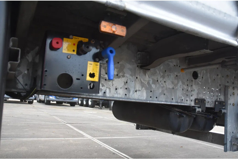 Schmitz Cargobull SCB*S3T - GALVANIZED - SLIDING CURTAINS/ROOF - DISC BRAKES - TOP CONDITION - - Curtainsider semi-trailer: picture 4 Schmitz Cargobull SCB*S3T - GALVANIZED - SLIDING CURTAINS/ROOF - DISC BRAKES - TOP CONDITION - - Curtainsider semi-trailer: picture 4