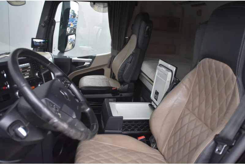 Mercedes-Benz Actros 1945 4x2 - EURO 6 - 842 TKM - PARK. AIRCO - CAMERA - 2 x FUEL TANKS - ALCOA'S - XENON - TOP CONDITION - - Tractor unit: picture 5 Mercedes-Benz Actros 1945 4x2 - EURO 6 - 842 TKM - PARK. AIRCO - CAMERA - 2 x FUEL TANKS - ALCOA'S - XENON - TOP CONDITION - - Tractor unit: picture 5