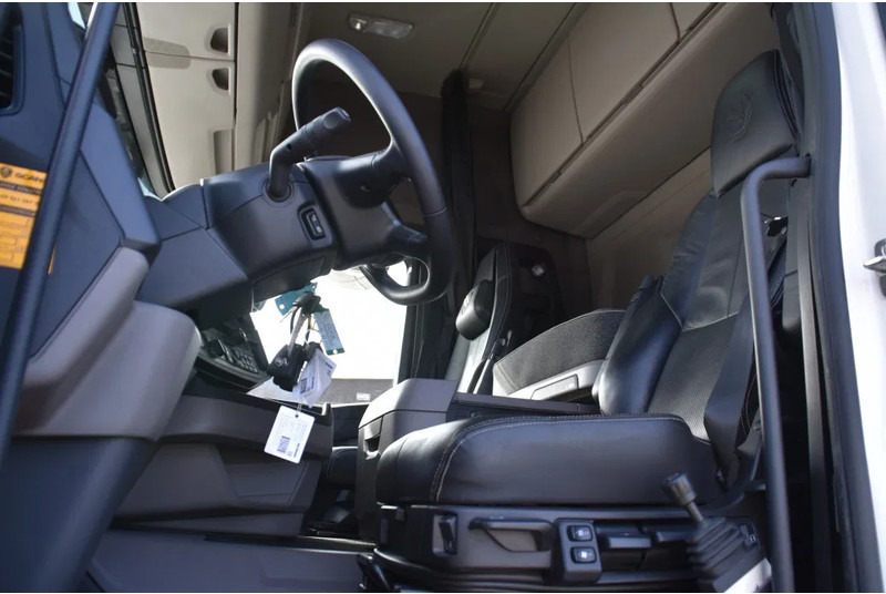 Scania R 460 NGS 6x4NB - SUPER - FULL AIR - RETARDER - 148 TKM - PARK. AIRCO - HYDRAULIC SYSTEM - LED - LEATHER SEATS - EXCELLENT CONDI - Tractor unit: picture 4 Scania R 460 NGS 6x4NB - SUPER - FULL AIR - RETARDER - 148 TKM - PARK. AIRCO - HYDRAULIC SYSTEM - LED - LEATHER SEATS - EXCELLENT CONDI - Tractor unit: picture 4