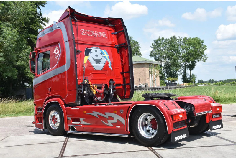 Scania R650 V8 NGS 4x2NB - LIKE NEW - RETARDER - FULL AIR - PARK. AIRCO - 4 POINT AIR SUSP. - 2 x FUEL TANKS - ALCOA'S - - Tractor unit: picture 3 Scania R650 V8 NGS 4x2NB - LIKE NEW - RETARDER - FULL AIR - PARK. AIRCO - 4 POINT AIR SUSP. - 2 x FUEL TANKS - ALCOA'S - - Tractor unit: picture 3