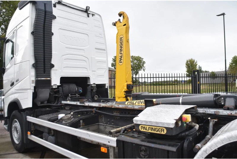 Volvo FH 460 Globe 6x2*4 - HOOKLIFT - 740 TKM - PARK. AIRCO - WHEELBASE: 480 CM - TOP CONDITION - - Hook lift truck: picture 4 Volvo FH 460 Globe 6x2*4 - HOOKLIFT - 740 TKM - PARK. AIRCO - WHEELBASE: 480 CM - TOP CONDITION - - Hook lift truck: picture 4