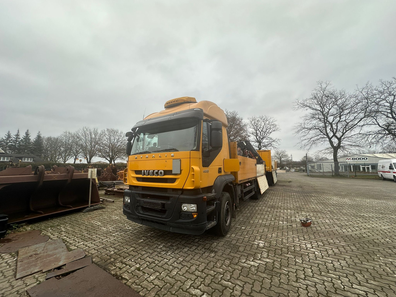 IVECO STRALIS 420 truck open box with TEREX loading crane 290.2E-A3 - Hook lift truck, Crane truck: picture 3 IVECO STRALIS 420 truck open box with TEREX loading crane 290.2E-A3 - Hook lift truck, Crane truck: picture 3