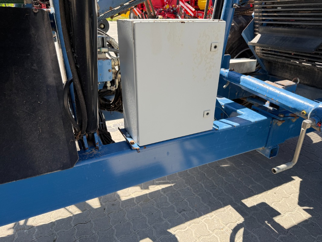 ASA-Lift T-130-B - Grape harvesting machine: picture 3 ASA-Lift T-130-B - Grape harvesting machine: picture 3