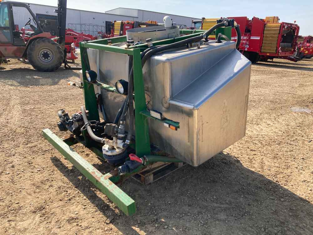 2000L Liquid Fertiliser Tank - Harvester: picture 3 2000L Liquid Fertiliser Tank - Harvester: picture 3