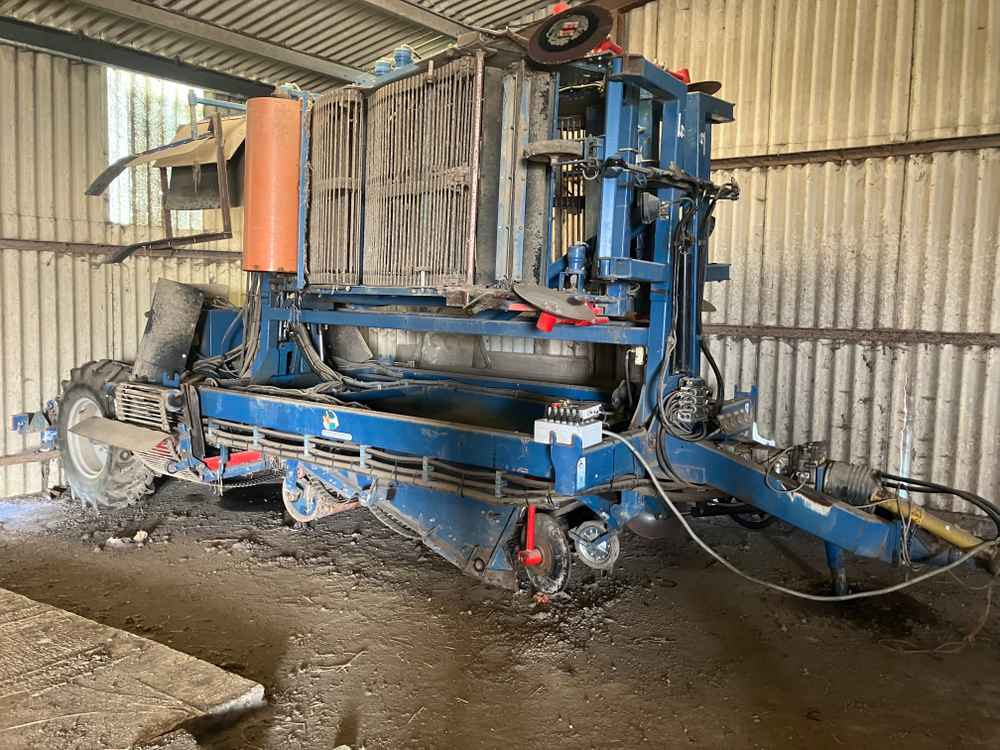 ASA-Lift ASA-Lift, WR300, Triple Bed Windrower - Grape harvesting machine: picture 1 ASA-Lift ASA-Lift, WR300, Triple Bed Windrower - Grape harvesting machine: picture 1