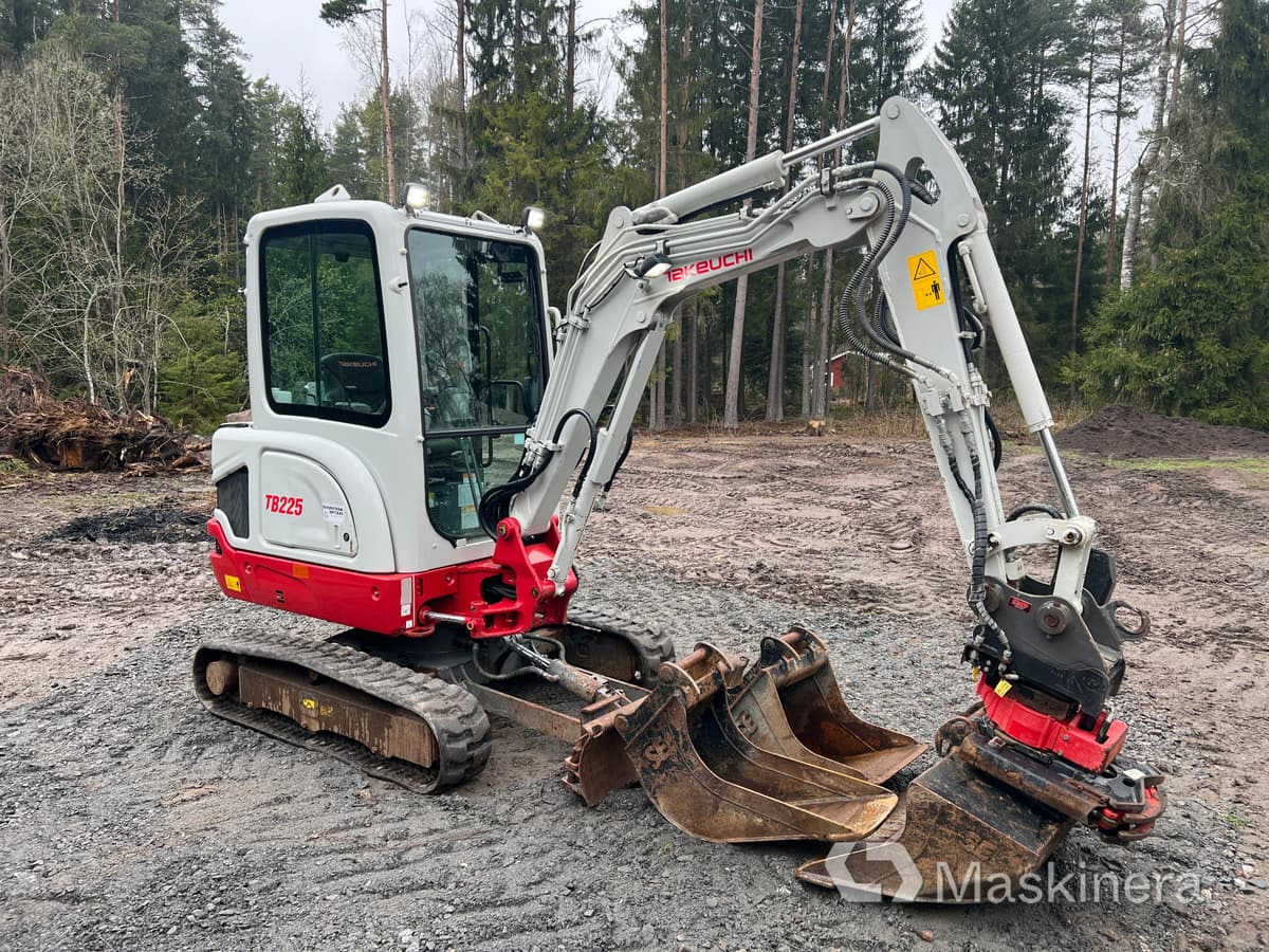 Grävmaskin Takeuchi TB225 med tillbehör - Crawler excavator: picture 3 Grävmaskin Takeuchi TB225 med tillbehör - Crawler excavator: picture 3