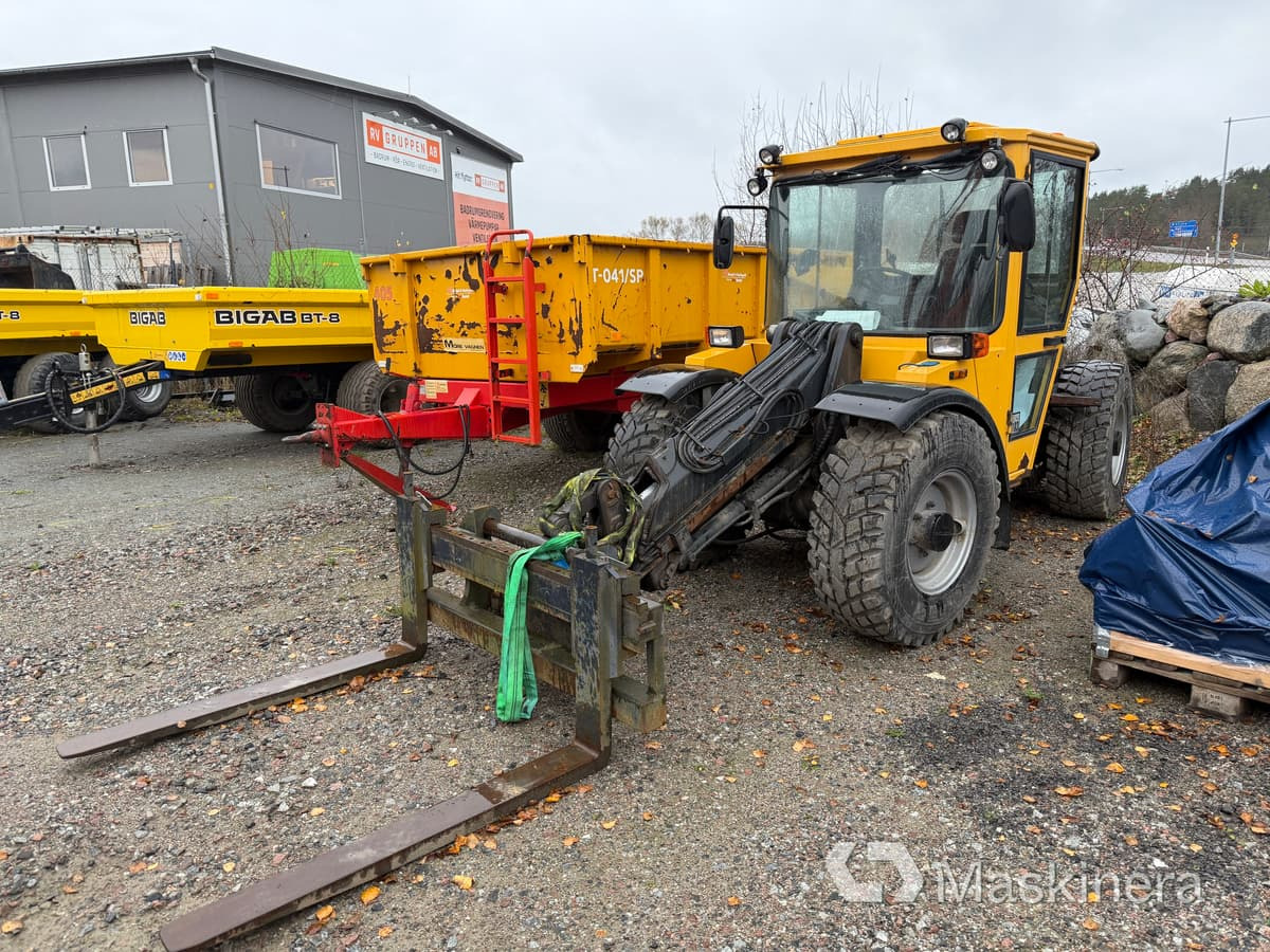 Redskapsbärare Lundberg 4200 LS Teleskop (Repobjekt) - Other machinery: picture 2 Redskapsbärare Lundberg 4200 LS Teleskop (Repobjekt) - Other machinery: picture 2