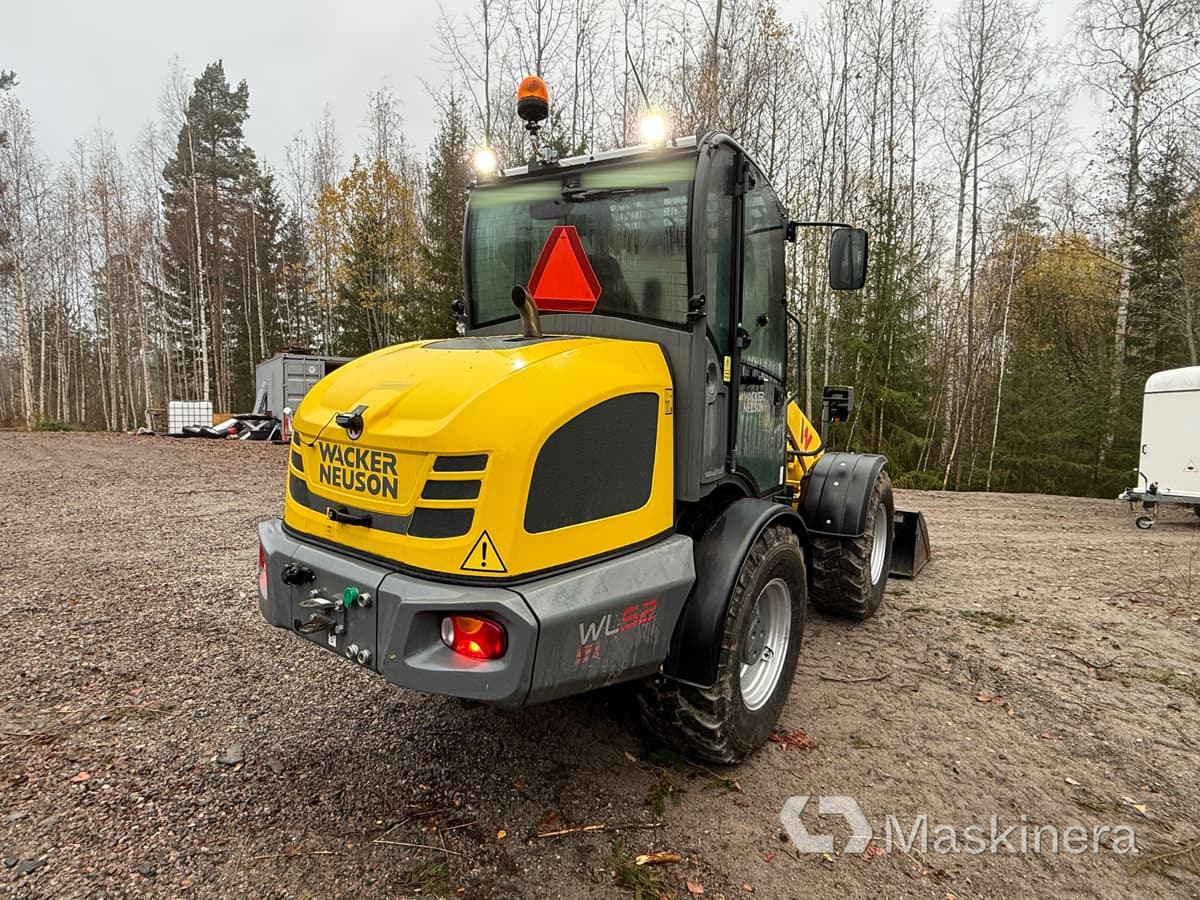 Wacker Neuson WL52 RL50 Hjullastare Wacker Neuson WL52 med Vagn och många redskap - Wheel loader: picture 5 Wacker Neuson WL52 RL50 Hjullastare Wacker Neuson WL52 med Vagn och många redskap - Wheel loader: picture 5