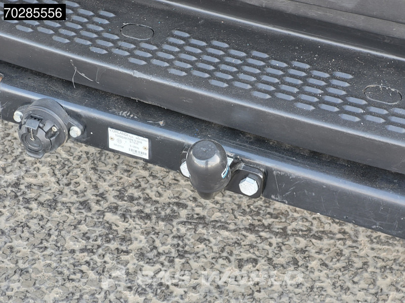Panel van Iveco Daily 35S18 3.0L Automaat L2H2 3,5t Trekhaak LED Navi Airco Cruise Camera Euro6 L2 11m3 Airco Trekhaak Cruise control: picture 9