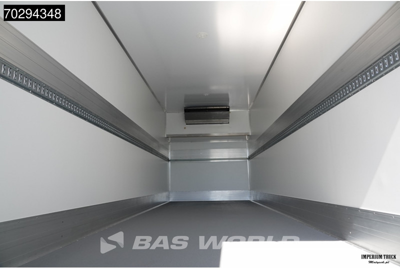 MAN TGX 26.520 TGX 6X2 Thermo King T-1000 R Automatic Lift-Steering Axle Euro 6 - Refrigerator truck: picture 3 MAN TGX 26.520 TGX 6X2 Thermo King T-1000 R Automatic Lift-Steering Axle Euro 6 - Refrigerator truck: picture 3