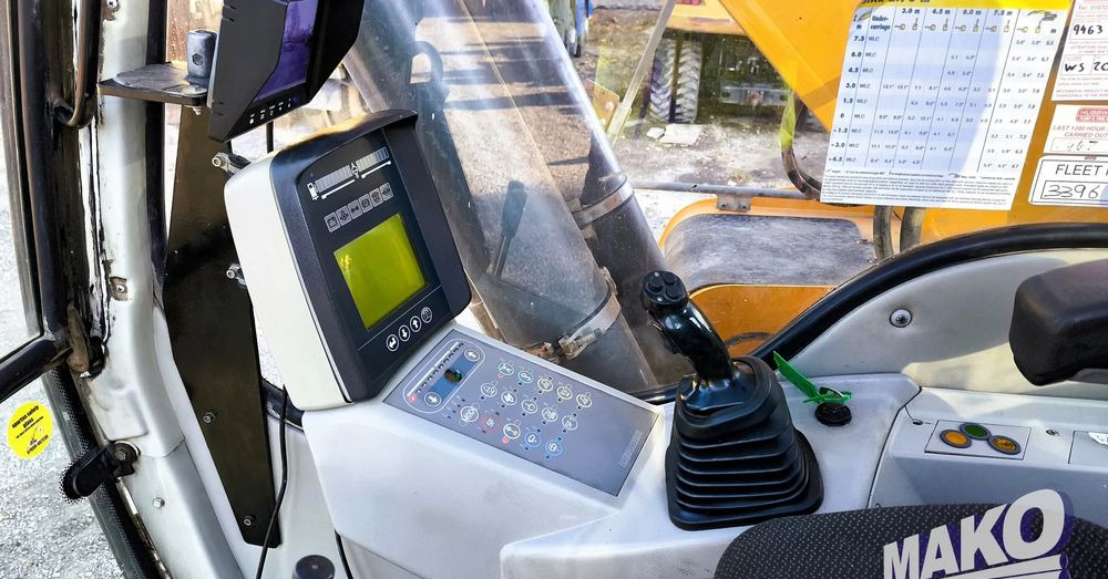 Crawler excavator Liebherr R906 LC Litronic: picture 15