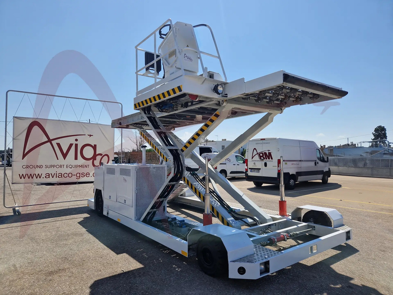 FMC CLT8 - Aircraft cargo loader: picture 1 FMC CLT8 - Aircraft cargo loader: picture 1